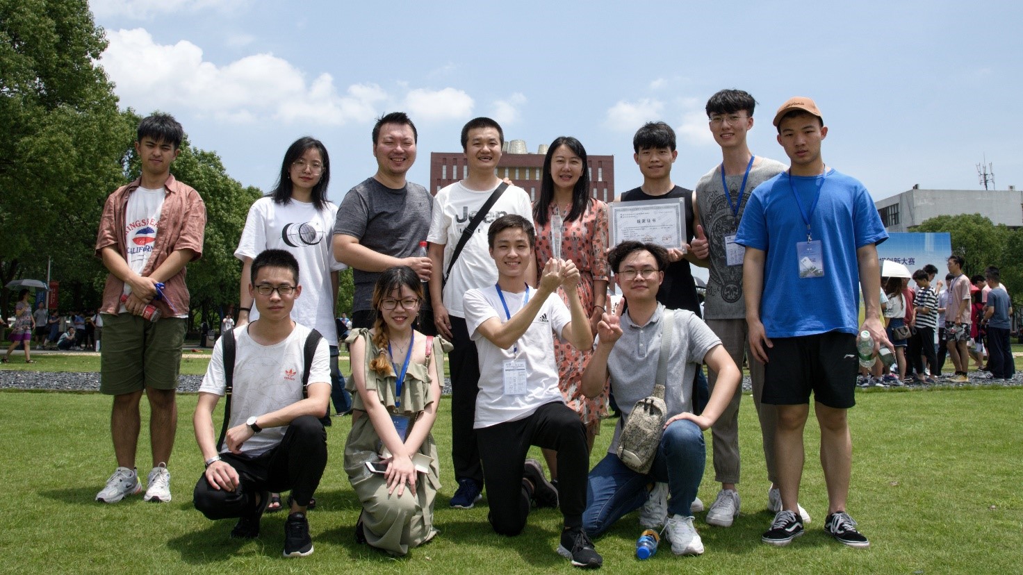 土建公司获奖师生合影